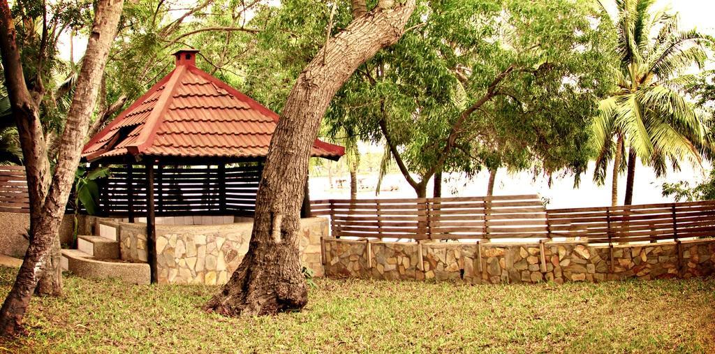 Hotel Napoleon Lagune Lome Exterior photo