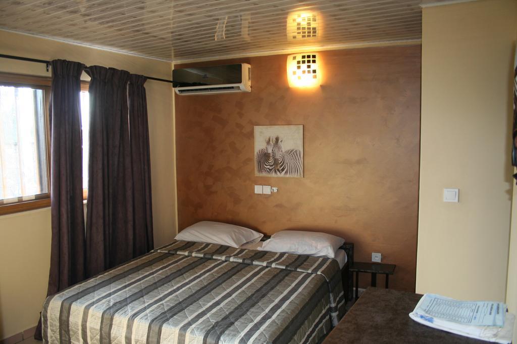 Hotel Napoleon Lagune Lome Exterior photo
