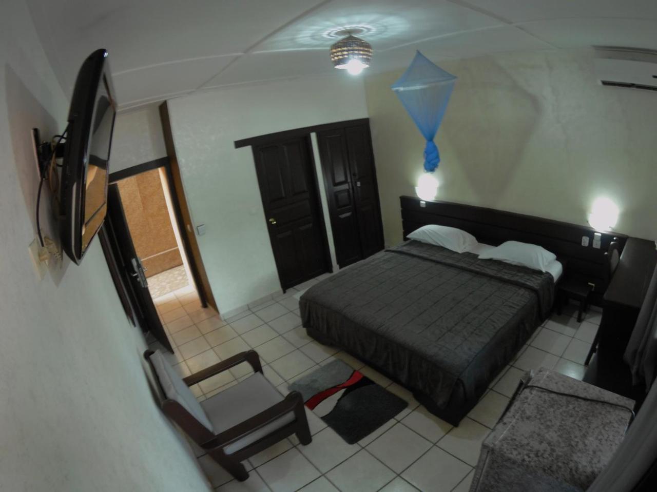 Hotel Napoleon Lagune Lome Exterior photo