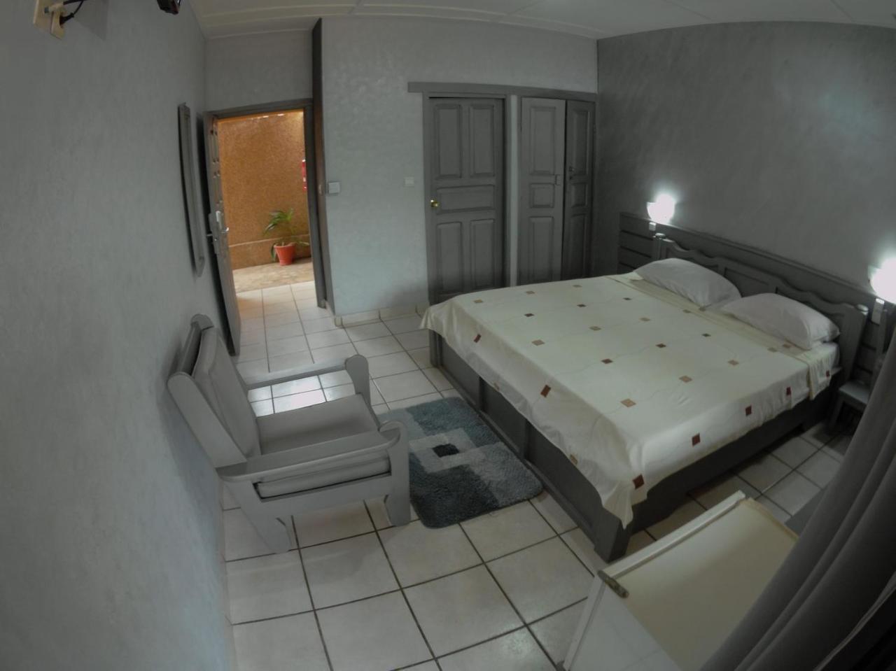 Hotel Napoleon Lagune Lome Exterior photo